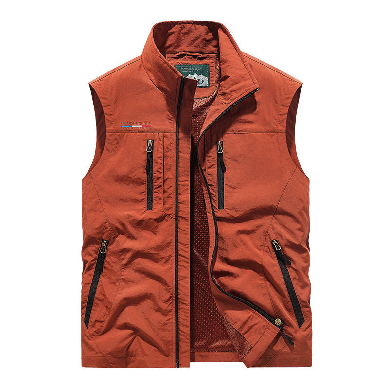 A large-sized vest for men to wear outdoors for fishing, along with a casual, thin workwear sleeveless jacket