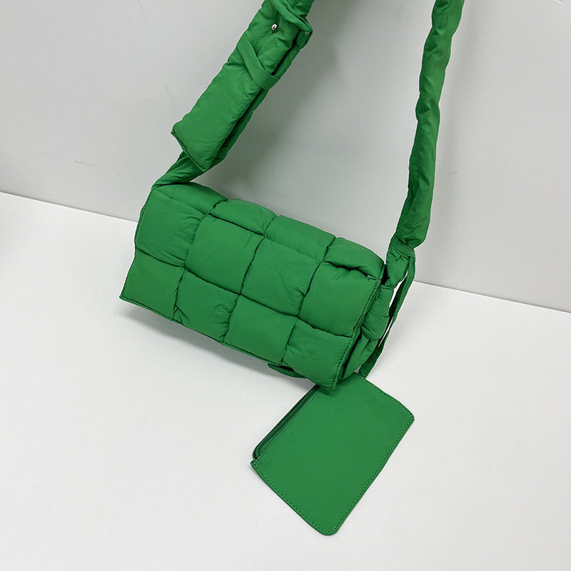 Trendy commuting crossbody bag, sponge woven large-capacity single-shoulder bag, casual pillow bag