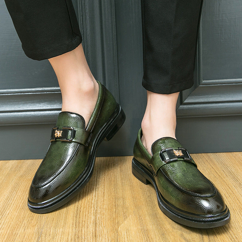 A large size 45 loafer for men's business and casual wear, a British-style lazy person wearing a pair of hairstylist's leather shoes