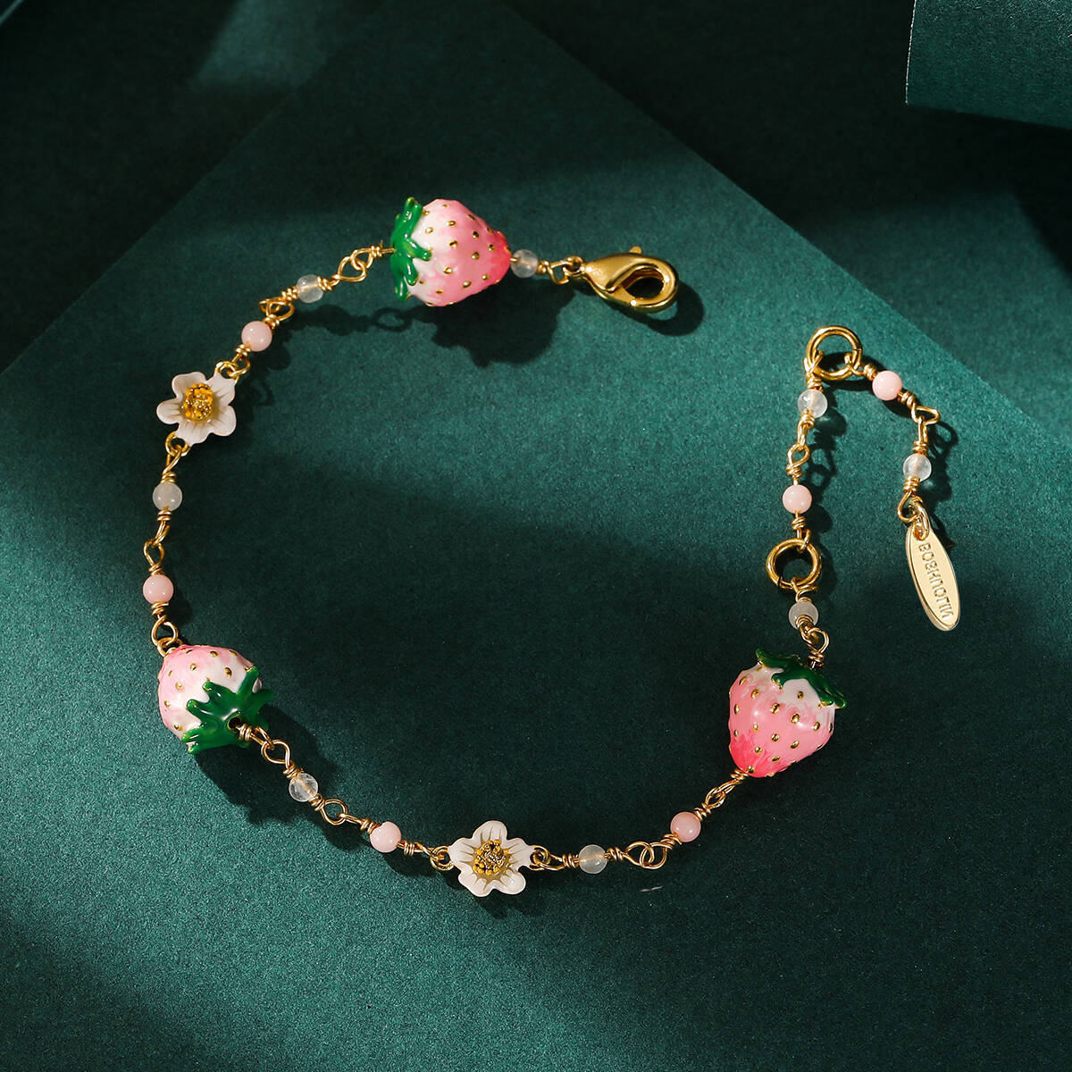 Original design, versatile white floral strawberry bracelet, fresh and sweet flower best friend jewelry for girls