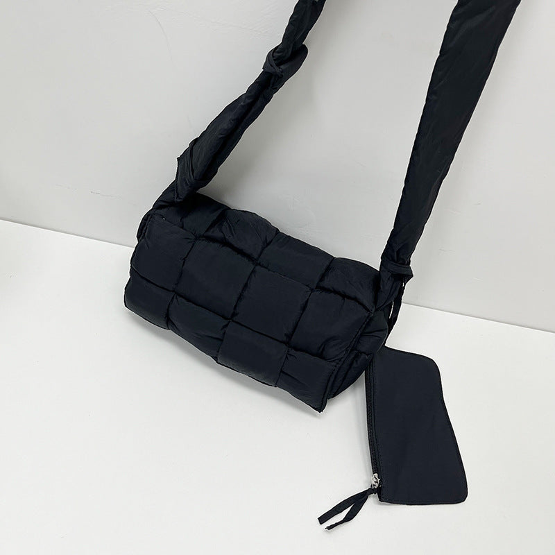 Trendy commuting crossbody bag, sponge woven large-capacity single-shoulder bag, casual pillow bag